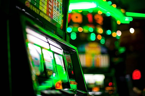 Paytable showing symbol values and paylines Paytable showing symbol values